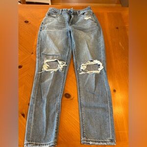 American Eagle size 0 Mom jeans, very lightly worn!